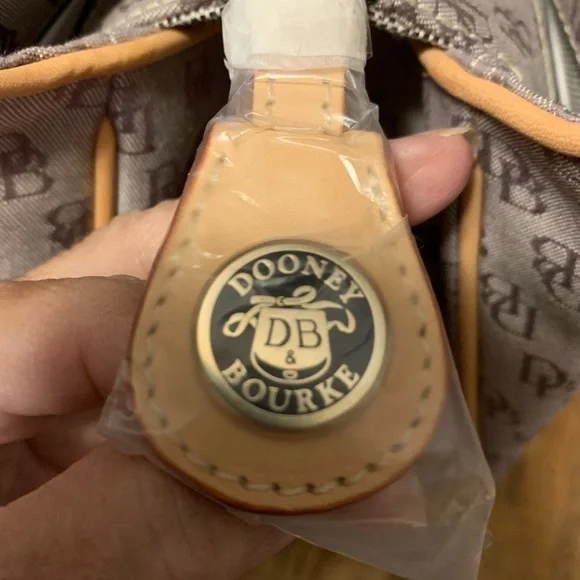 BNWT Dooney & Bourke Buckle Satchel 👜 Authentic Rare - Picture 4 of 10